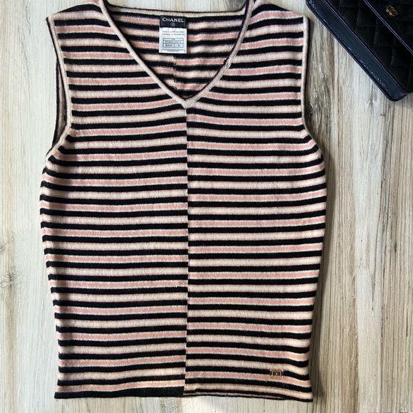 ❌SOLD❌ Authentic Chanel Cashmere Top Size FR 40 - Picture 2 of 10
